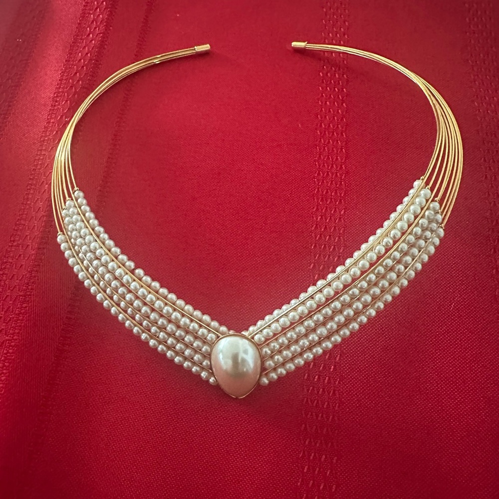 Elegant Gold and Pearl Choker Necklace